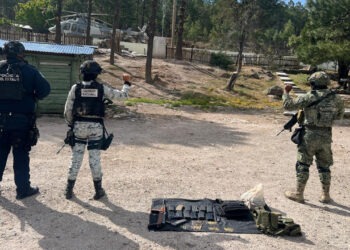 Aseguran armas, cartuchos útiles, equipo táctico y droga en Guadalupe y Calvo