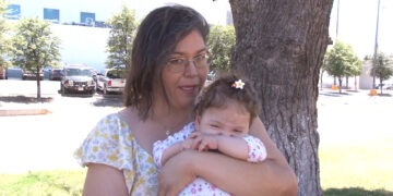 Padres de Antonella piden apoyo para cirugía neurológica urgente