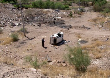 Mujer resulta lesionada tras caer a un barranco en la carretera Chihuahua–Aldama