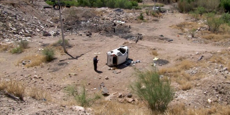 Mujer resulta lesionada tras caer a un barranco en la carretera Chihuahua–Aldama