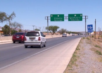 Roban con violencia cuatro vehículos en carretera Chihuahua-Aldama