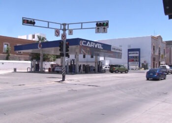 Suben precio de gasolina regular ante desabasto en Chihuahua capital