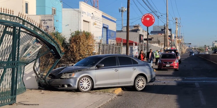 Choque múltiple deja un lesionado en la Tecnológico