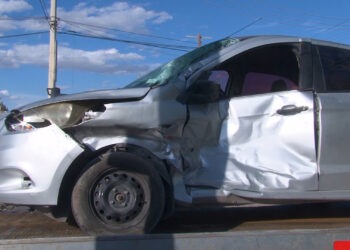 Conductor resulta lesionado tras choque en carretera Chihuahua-Cuauhtémoc