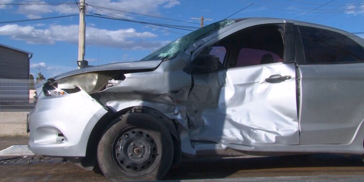 Conductor resulta lesionado tras choque en carretera Chihuahua-Cuauhtémoc