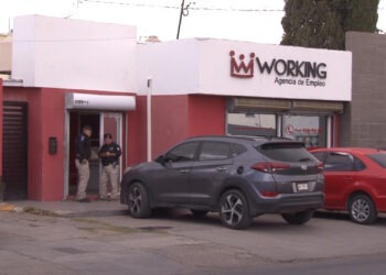 Movilización policiaca en agencia de empleo tras ataque con arma de postas en avenida Universidad