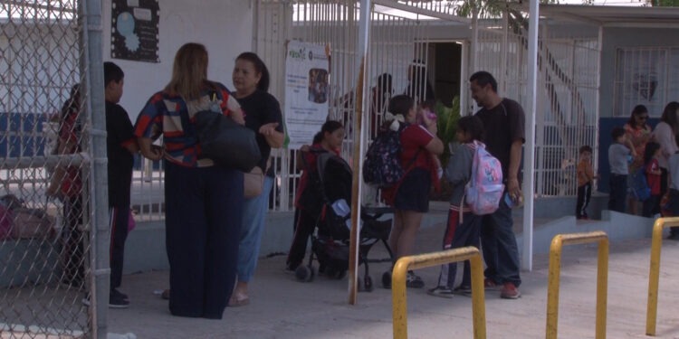 Padres de familia expresan inconformidad por recorte al calendario escolar