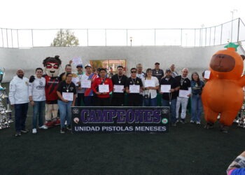 Premian a participantes del Torneo de Futbol Rápido de la Unidad Pistolas Meneses