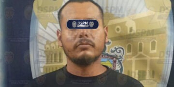 Detienen a sujeto acusado de golpear a un hombre y dejarlo inconsciente tras riña en bar del Centro