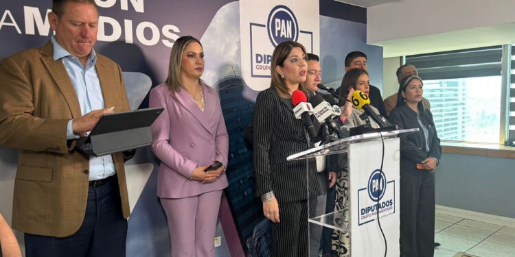 “Disfraz electoral”: PAN descalifica marcha de Morena y respalda a Maru Campos