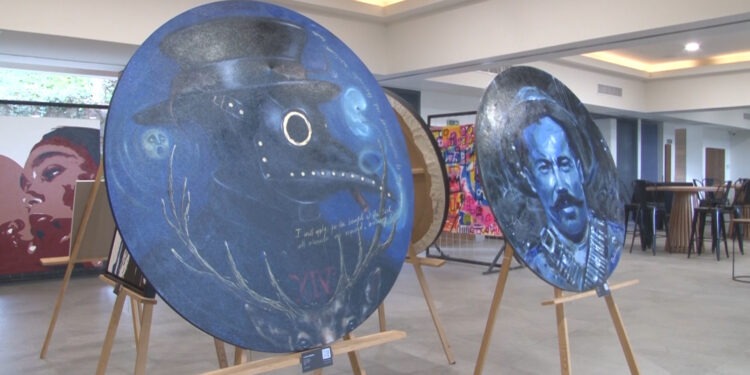 Artistas chihuahuenses exhiben su talento durante el Vino Fest