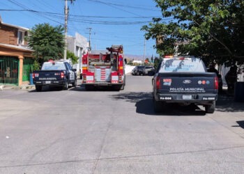Dos personas resultan lesionadas por flamazo en vivienda de la colonia Santa Rosa