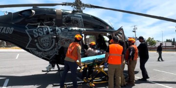 Realizan traslado aeromédico de emergencia de paciente con quemaduras graves