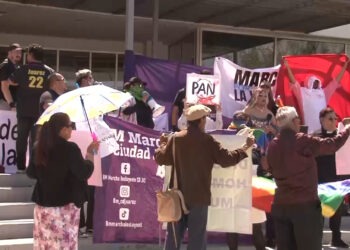 Comunidad LGBT se manifiesta en Ciudad Juárez por aplazamiento del matrimonio igualitario