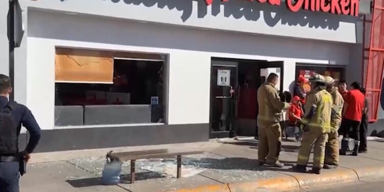 Explosión en cocina de restaurante deja un lesionado en Cuauhtémoc