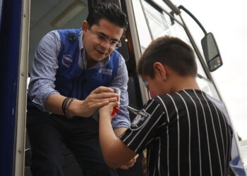 Llevan alegría y apoyos nutricionales a niños de la colonia Pavis Borunda