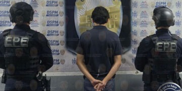 Lo detienen en la UP con presuntos envoltorios, vapeadores y cigarros de aparente marihuana