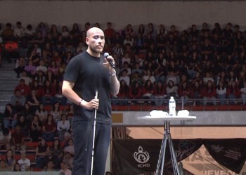 Rafa Jaime comparte historia de superación ante miles de estudiantes en Chihuahua