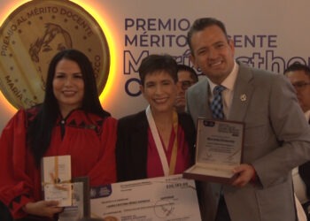 Entregan Premio Municipal al Mérito Docente en Chihuahua capital