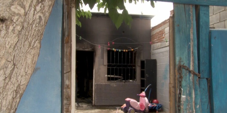 Incendio consume vivienda de mujer migrante en la colonia Sierra Azul