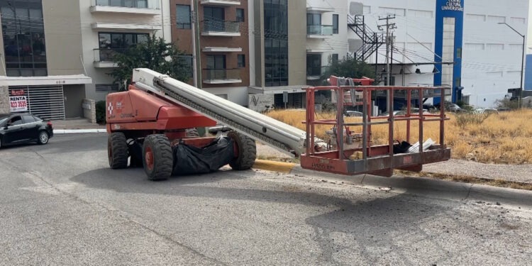 Vendedora de burritos resulta lesionada tras ser atropellada por montacargas