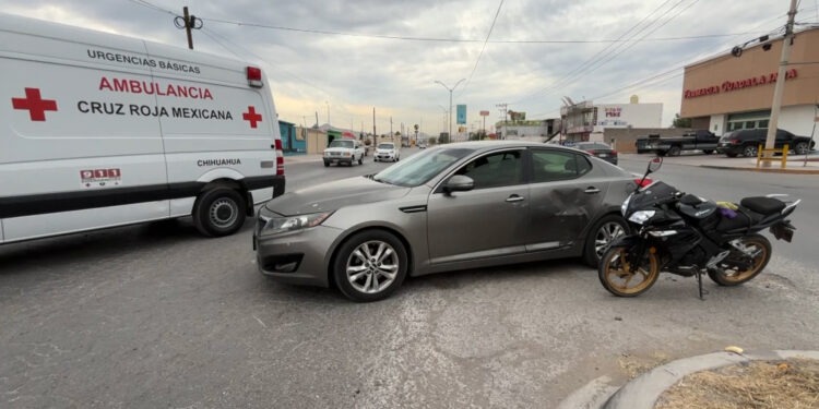 Motociclista resulta lesionado tras choque con automóvil en Quinta Real