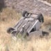 Muere conductor tras volcar hacia canal