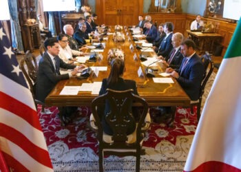 Sheinbaum se reúne con funcionario de seguridad de Estados Unidos en Palacio Nacional