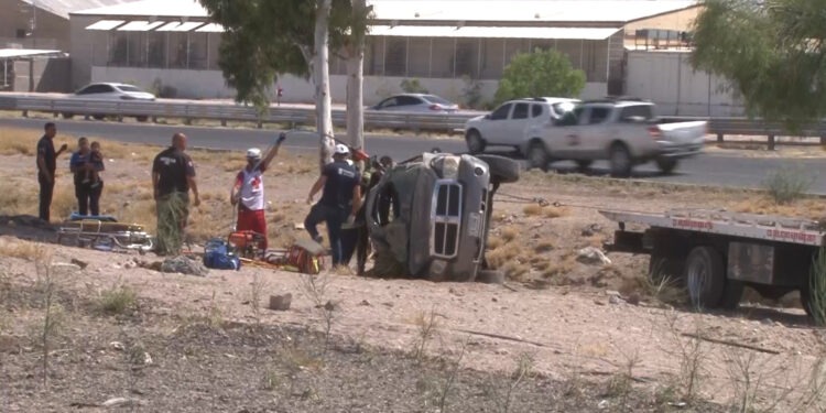 Menor pierde la vida tras volcadura en la carretera 45 en Delicias