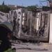 Fuerte incendio consume oficina móvil en lote de autos en la colonia Campesina