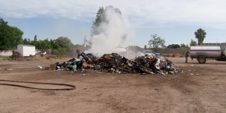 Se incendia basura dentro de camión recolector en la avenida Palestina