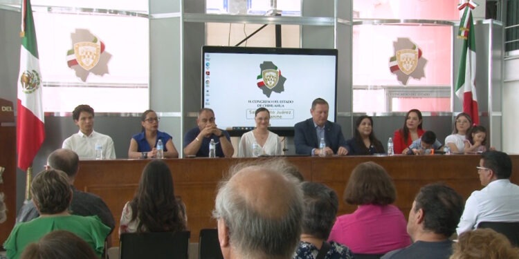 Carlos Olson se pronuncia contra el matrimonio igualitario previo a votación en el Congreso