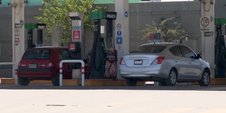 Persiste desabasto de gasolina en la capital; estaciones agotan Magna