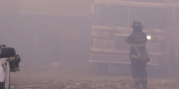 Nuevo incendio moviliza a bomberos en recicladora del sur de la ciudad