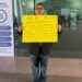 Se manifiesta ciudadano frente al TSJ; exige a empleado judicial pago de adeudo comercial