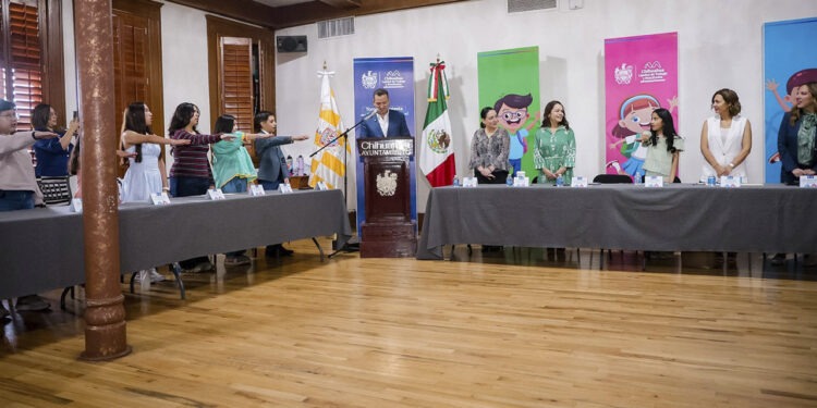 Toma alcalde Marco Bonilla protesta a integrantes del Consejo Municipal de Niñas, Niños y Adolescentes