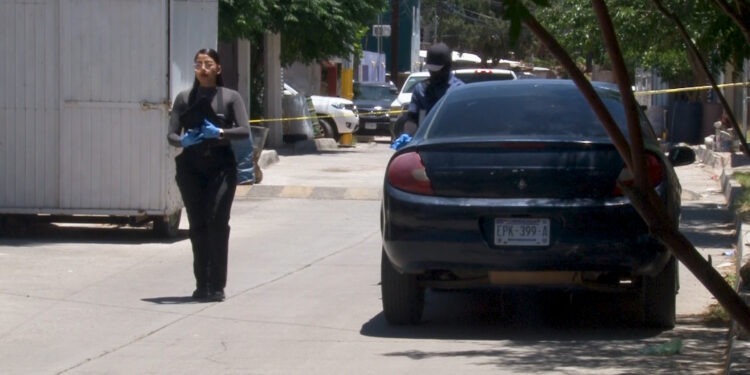 Aseguran vehículo vinculado a robo de 300 mil pesos en la colonia San Felipe