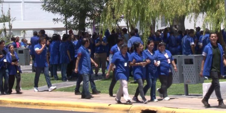 Desalojan a 4 mil trabajadores por amenaza de bomba en parque industrial de Chihuahua
