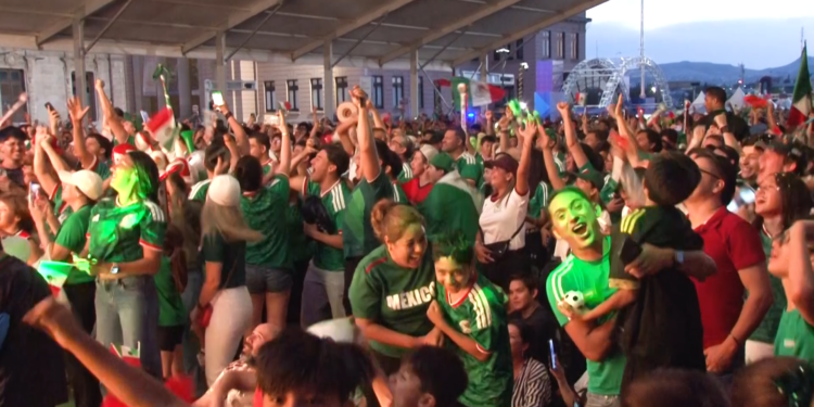 Abarrotan Plaza del Ángel en apoyo a la Selección Mexicana
