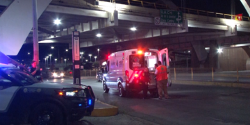Adolescente resulta lesionada tras caer de puente en la Av. Homero