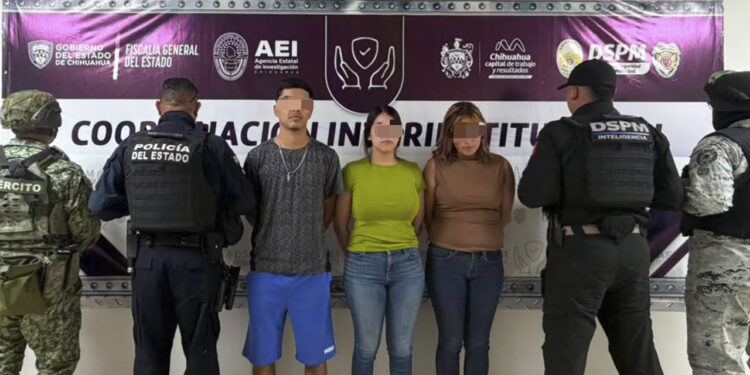 Aseguran en la Campesina a tres con 26 bolsas de aparente cocaína