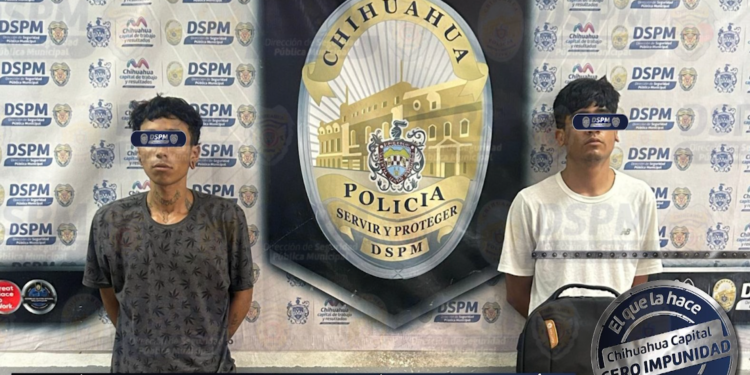 Detienen a dos por robar cámaras fotográficas