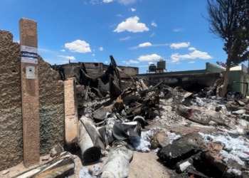 Así amaneció la fábrica de muebles consumida por el incendio en la colonia 3 de Mayo