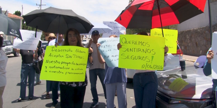 Vecinos de Residencial Cumbres II protestan por retiro de caseta de acceso