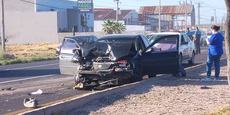 Carambola vehicular en la carretera 45 deja una mujer lesionada