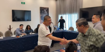 César Jáuregui se reúne con comunicadores deportivos de Chihuahua