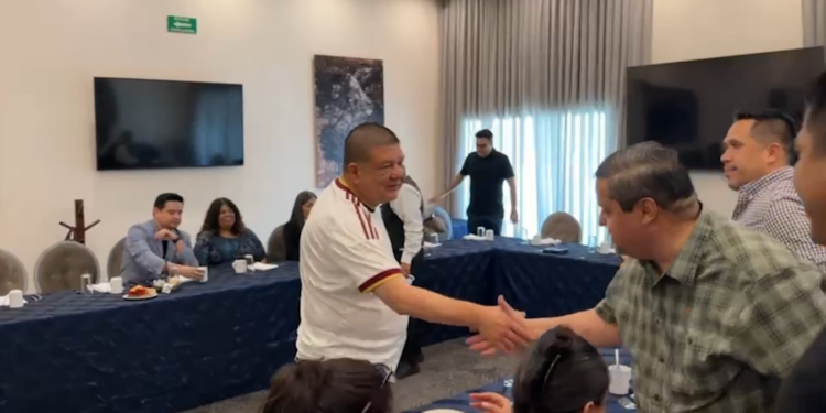 César Jáuregui se reúne con comunicadores deportivos de Chihuahua