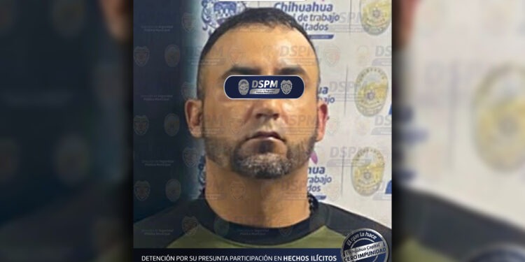 Detienen a sujeto acusado de robar el bolso de una mujer amenazandola con un arma de fuego