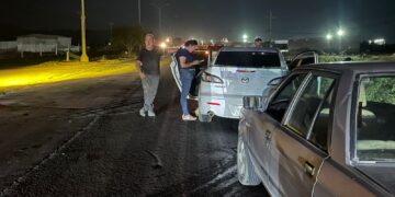 Dos lesionados tras choque en el entronque al CERESO