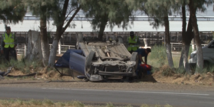 Vuelca vehículo en la carretera 45; viajaban de Zacatecas a Ciudad Juárez